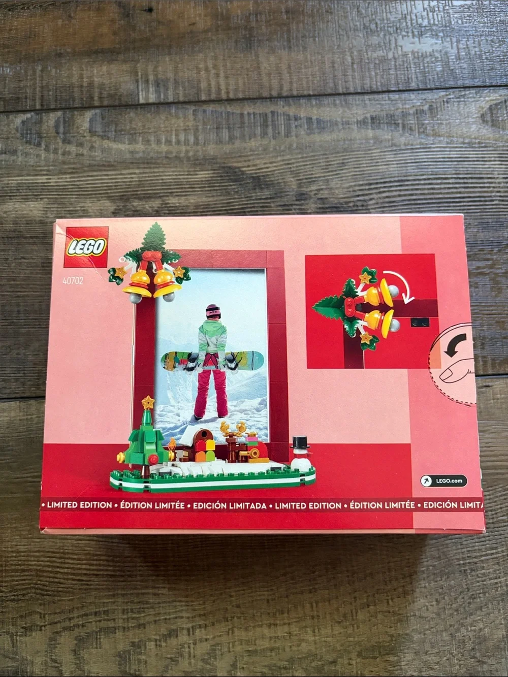 LEGO Red and Green Christmas Picture Frame Kit - Picture 2 of 6
